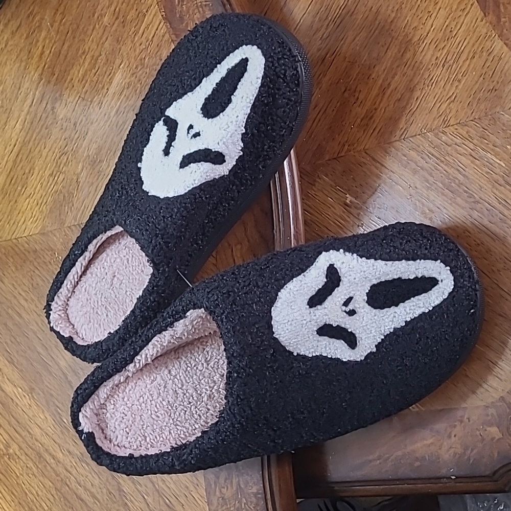 New! Scream Unisex Adult plush cozy slippers Mens 9.5/10 women 7.5/8